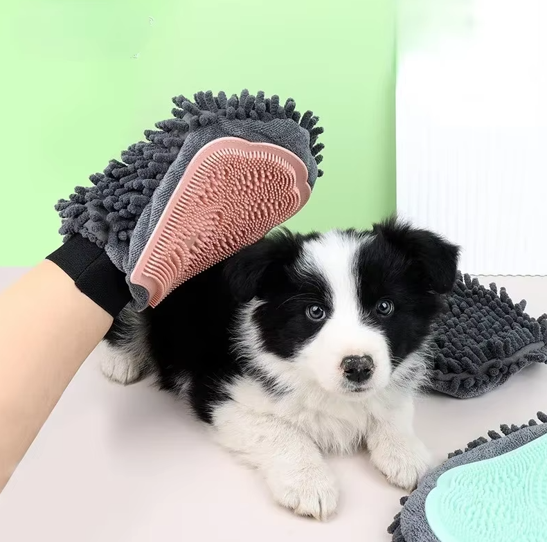 2-in-1 Grooming Glove With Microfiber And Silicone - Gentle Massage And Efficient Hair Removal For Dogs And Cats